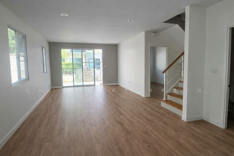 The Trust Ville Watcharapol-Hathairat, Pathum Thani, Hatairat Road, Bung Kham Proi, Lam Luk Ka, Pathum Thani, 3 Bedrooms, 200 sqm, Single Detached House For Sale, by Khunamat Srisongkhram, 500380256 - ห้องโถ่งชั้นล่างโปร่งโล่ง - DDproperty.com