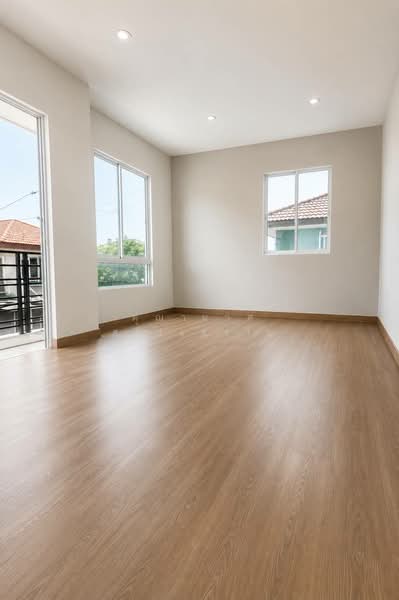 The Trust Ville Watcharapol-Hathairat, Pathum Thani, Hatairat Road, Bung Kham Proi, Lam Luk Ka, Pathum Thani, 3 Bedrooms, 200 sqm, Single Detached House For Sale, by Khunamat Srisongkhram, 500380256 - ห้องนอนชั้นบนพร้อมระเบียง - DDproperty.com