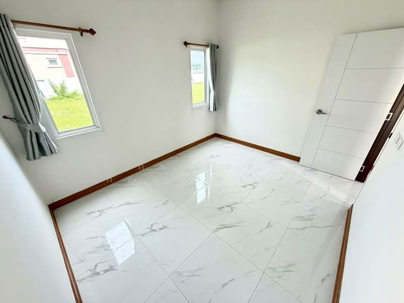 ขาย บ้านเดี่ยว หลังมุม 2 ชั้น วิวทะเลสาบ หมู่บ้าน เดอะ ไพน์ รีสอร์ท ปทุมธานี, Pathum Thani, Thai Ko, Sam Khok, Pathum Thani, 4 Bedrooms, 300 sqm, Single Detached House For Sale, by กรณวัสส์ กัณฑวัสส์วงส์, 500380262 - DDproperty.com
