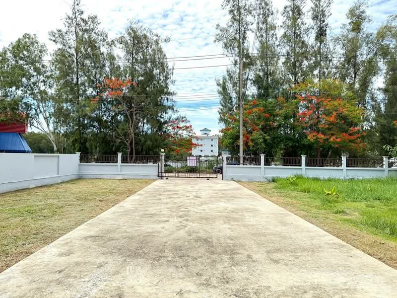 ขาย บ้านเดี่ยว หลังมุม 2 ชั้น วิวทะเลสาบ หมู่บ้าน เดอะ ไพน์ รีสอร์ท ปทุมธานี, Pathum Thani, Thai Ko, Sam Khok, Pathum Thani, 4 Bedrooms, 300 sqm, Single Detached House For Sale, by กรณวัสส์ กัณฑวัสส์วงส์, 500380262 - DDproperty.com