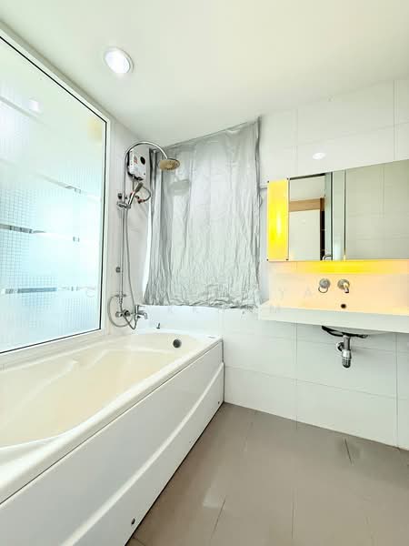 Rhythm Ratchada, Bangkok, 558 Ratchadaphisek Road, Samsen Nok, Huai Khwang, Bangkok, 2 Bedrooms, 73 sqm, Condo For Rent, by Chirattiya Lakkham, 500380303 - DDproperty.com