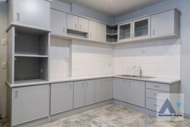 Home Office Spacious townhouse with greenery and open-plan comfort in Sathorn, Bangkok, Chong Nonsi, Yan Nawa, Bangkok, 3 Bedrooms, 328 sqm, Single Detached House For Rent, by บริษัท แอคคอม เอเซีย จำกัด, 500380308 - DDproperty.com