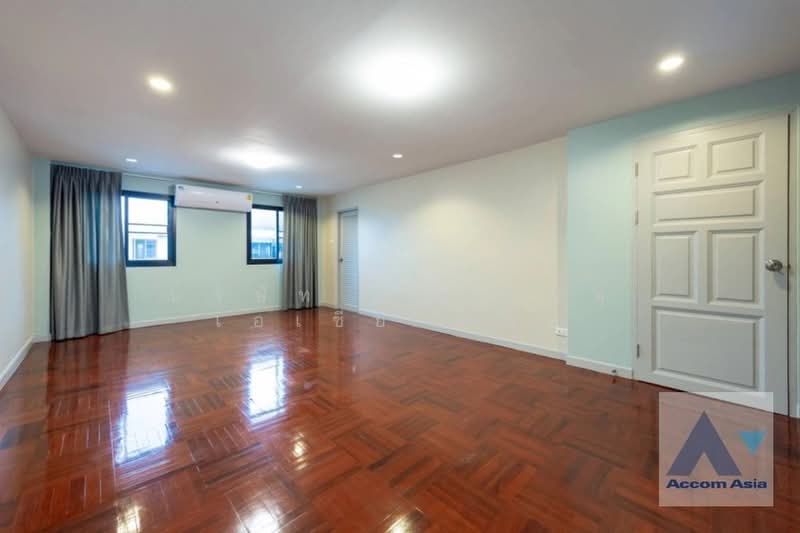 Home Office Spacious townhouse with greenery and open-plan comfort in Sathorn, Bangkok, Chong Nonsi, Yan Nawa, Bangkok, 3 Bedrooms, 328 sqm, Single Detached House For Rent, by บริษัท แอคคอม เอเซีย จำกัด, 500380308 - DDproperty.com