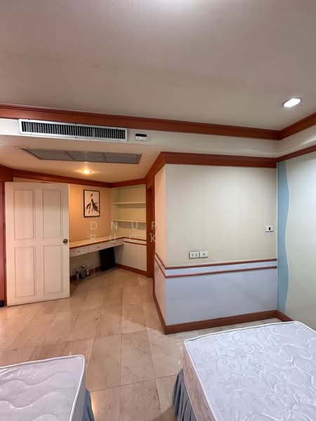 Royal Castle Sukhumvit, Bangkok, 30 Soi Sukhumvit 39, Khlongtoei Nua, Watthana, Bangkok, 2 Bedrooms, 140 sqm, Condo For Rent, by Dnupron Ruckson, 500380387 - DDproperty.com