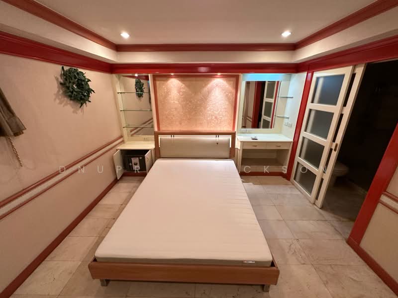 Royal Castle Sukhumvit, Bangkok, 30 Soi Sukhumvit 39, Khlongtoei Nua, Watthana, Bangkok, 2 Bedrooms, 140 sqm, Condo For Rent, by Dnupron Ruckson, 500380387 - DDproperty.com
