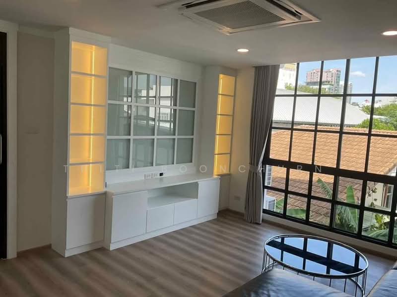 Townhouse in Watthana, 4 Bedroom, Ekkamai Soi 12, Bangkok, Khlong Tan Nua, Watthana, Bangkok, 4 Bedrooms, 350 sqm, Townhouse For Rent, by Thiti Boonchurn, 500380504 - DDproperty.com