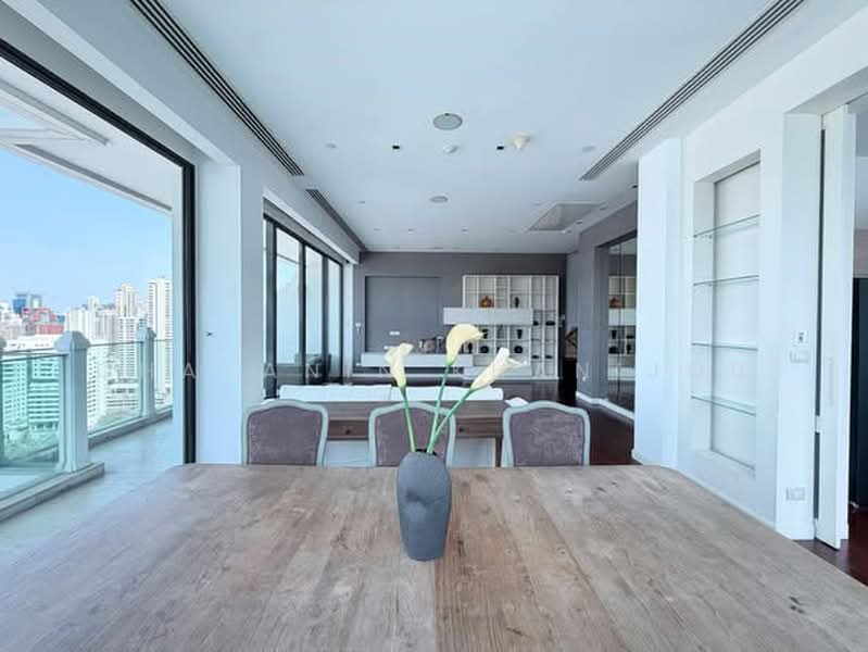 Le Raffine Sukhumvit 39, Bangkok, Soi Sukhumvit 39, Khlong Tan Nua, Watthana, Bangkok, 3 Bedrooms, 401 sqm, Condo For Rent, by Chayanin Khanijou, 500380645 - DDproperty.com