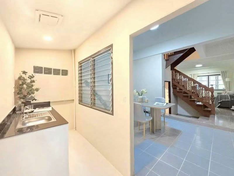 ขายด่วน บ้านเดี่ยวโซนเมืองเชียงใหม่, Chiang Mai, Mae Hia, Muang Chiang Mai, Chiang Mai, 2 Bedrooms, 130 sqm, Townhouse For Sale, by Armon Yuenyong, 500380709 - DDproperty.com