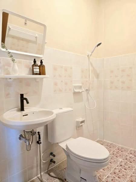 ขายด่วน บ้านเดี่ยวโซนเมืองเชียงใหม่, Chiang Mai, Mae Hia, Muang Chiang Mai, Chiang Mai, 2 Bedrooms, 130 sqm, Townhouse For Sale, by Armon Yuenyong, 500380709 - DDproperty.com