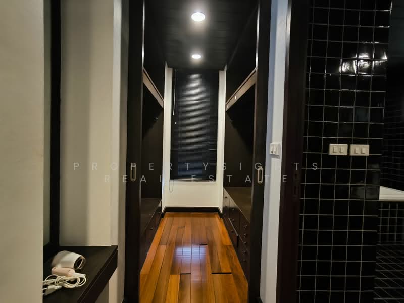House in Compound BTS Ekkamai 4 bed / 2 bath, กรุงเทพ, พระโขนง, คลองเตย, กรุงเทพ, 350 ตร.ม., บ้านเดี่ยว ให้เช่า, โดย PROPERTYSIGHTS REAL ESTATE, 500380834 - DDproperty.com