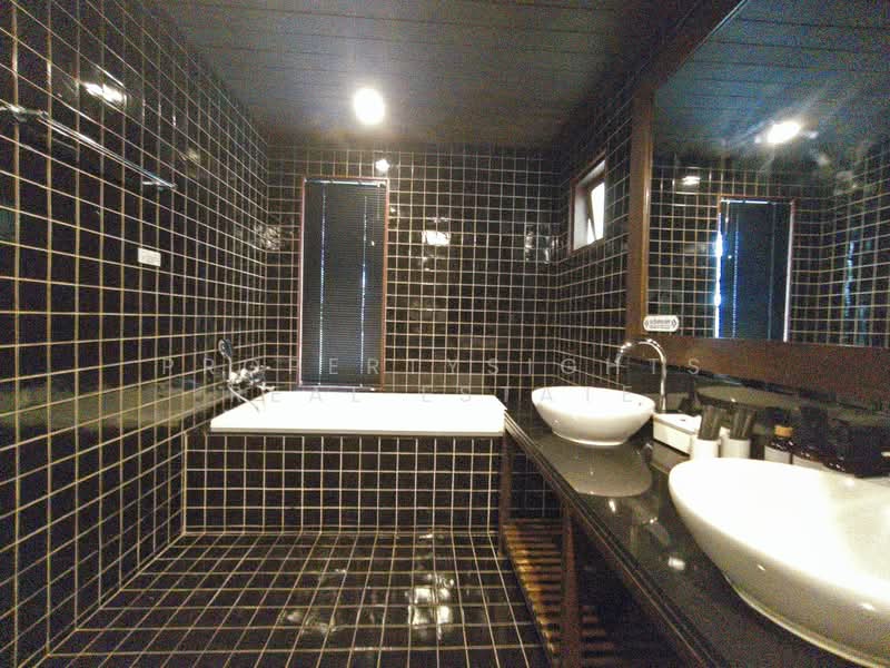 House in Compound BTS Ekkamai 4 bed / 2 bath, Bangkok, Phra Kanong, Khlong Toei, Bangkok, 4 Bedrooms, 350 sqm, Single Detached House For Rent, by PROPERTYSIGHTS REAL ESTATE, 500380834 - DDproperty.com