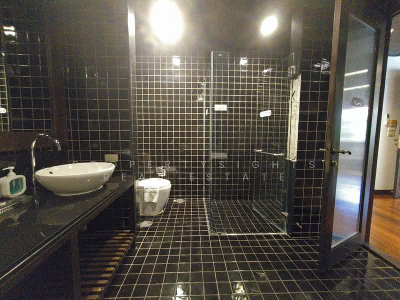 House in Compound BTS Ekkamai 4 bed / 2 bath, Bangkok, Phra Kanong, Khlong Toei, Bangkok, 4 Bedrooms, 350 sqm, Single Detached House For Rent, by PROPERTYSIGHTS REAL ESTATE, 500380834 - DDproperty.com