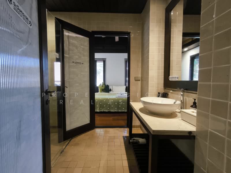 House in Compound BTS Ekkamai 4 bed / 2 bath, กรุงเทพ, พระโขนง, คลองเตย, กรุงเทพ, 350 ตร.ม., บ้านเดี่ยว ให้เช่า, โดย PROPERTYSIGHTS REAL ESTATE, 500380834 - DDproperty.com