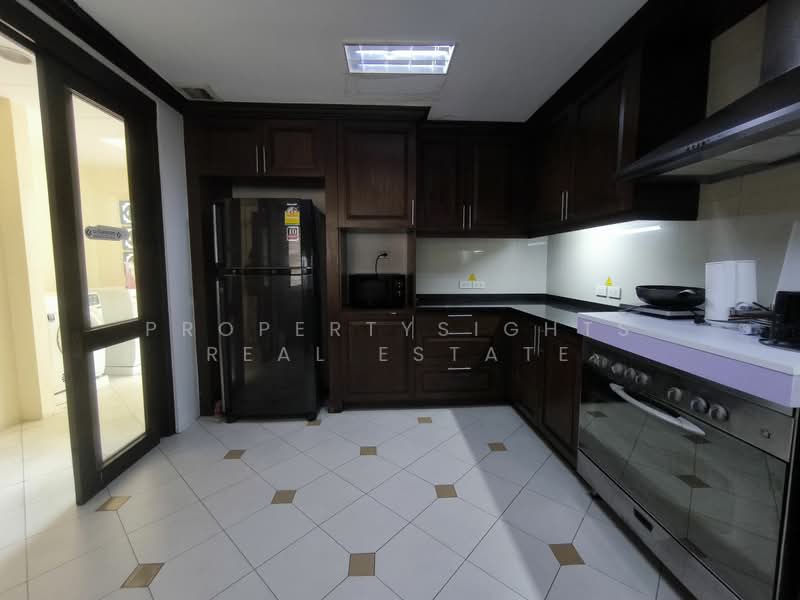 House in Compound BTS Ekkamai 4 bed / 2 bath, กรุงเทพ, พระโขนง, คลองเตย, กรุงเทพ, 350 ตร.ม., บ้านเดี่ยว ให้เช่า, โดย PROPERTYSIGHTS REAL ESTATE, 500380834 - DDproperty.com