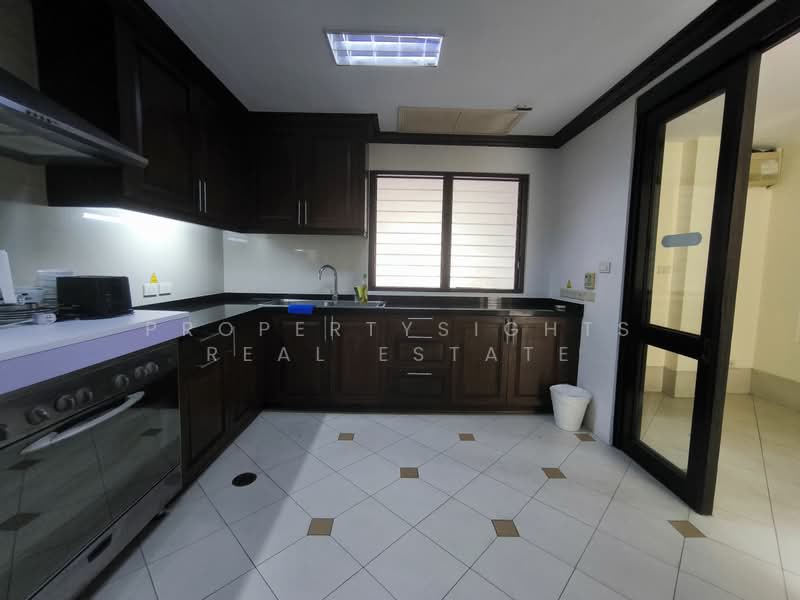 House in Compound BTS Ekkamai 4 bed / 2 bath, Bangkok, Phra Kanong, Khlong Toei, Bangkok, 4 Bedrooms, 350 sqm, Single Detached House For Rent, by PROPERTYSIGHTS REAL ESTATE, 500380834 - DDproperty.com