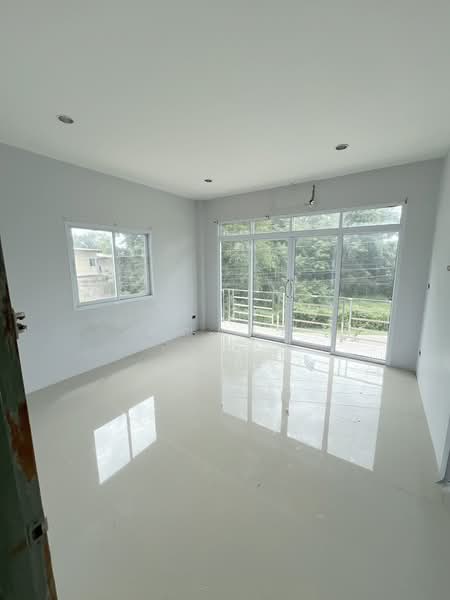 นอกโครงการสุราษฎร์ธานี, Surat Thani, Tha Kham, Phunphin, Surat Thani, 4 Bedrooms, 348 sqm, Townhouse For Sale, by คุณแจม, 500380878 - DDproperty.com