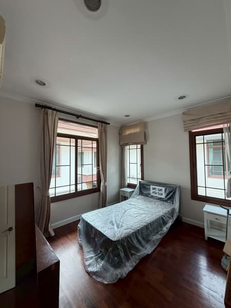 Narasiri Pattanakarn-Srinakarin, Bangkok, 878 Soi Srinakarin 20, Khlong Chan, Bang Kapi, Bangkok, 5 Bedrooms, 428 sqm, Single Detached House For Rent, by Pat, 500380938 - DDproperty.com