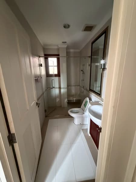 Narasiri Pattanakarn-Srinakarin, Bangkok, 878 Soi Srinakarin 20, Khlong Chan, Bang Kapi, Bangkok, 5 Bedrooms, 428 sqm, Single Detached House For Rent, by Pat, 500380938 - DDproperty.com