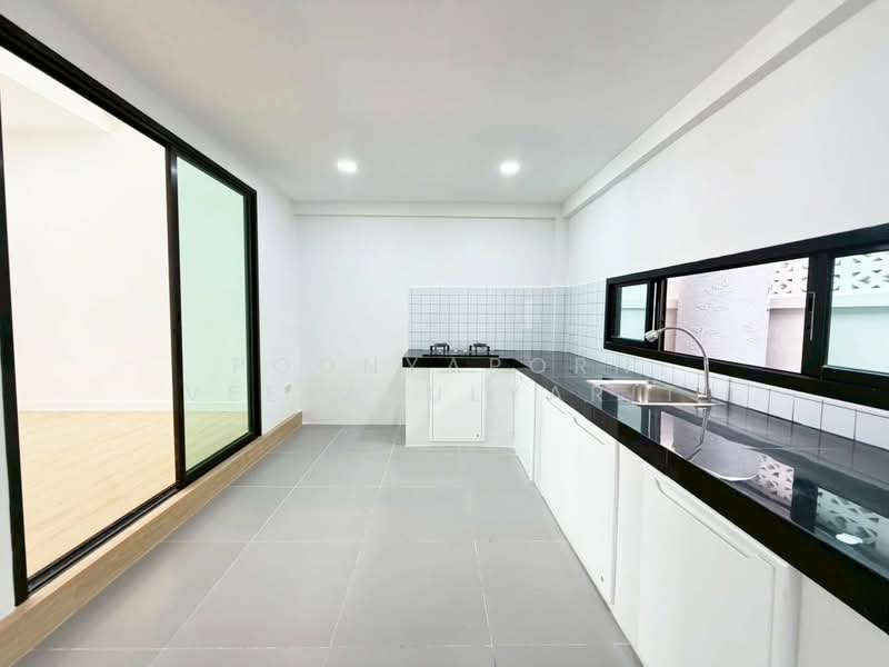 Baan Saranon Pak Kret, Nonthaburi, Saranon Housing, Pak Kret, Nonthaburi, 4 Bedrooms, 216 sqm, Townhouse For Sale, by Poonyaporn Veerabulyarit, 500381007 - DDproperty.com