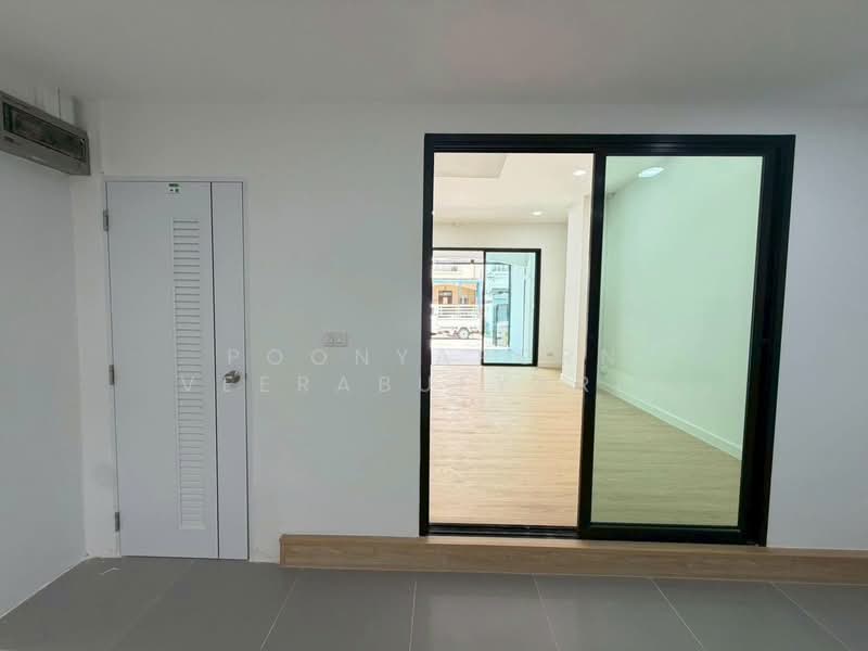 Baan Saranon Pak Kret, Nonthaburi, Saranon Housing, Pak Kret, Nonthaburi, 4 Bedrooms, 216 sqm, Townhouse For Sale, by Poonyaporn Veerabulyarit, 500381007 - DDproperty.com