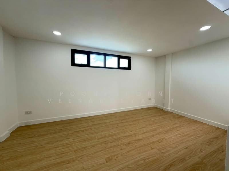 Baan Saranon Pak Kret, Nonthaburi, Saranon Housing, Pak Kret, Nonthaburi, 4 Bedrooms, 216 sqm, Townhouse For Sale, by Poonyaporn Veerabulyarit, 500381007 - DDproperty.com