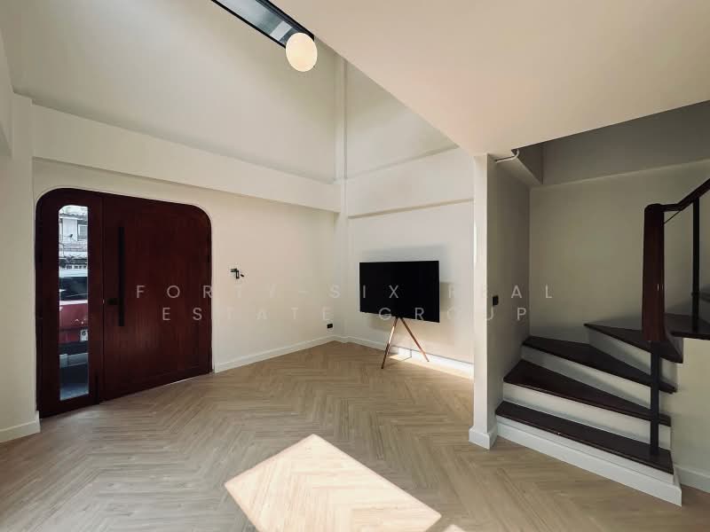 ให้เช่า ทาวน์โฮม 3ชั้น หลังมุม ย่านลาดพร้าว, Bangkok, Lat Phrao, Bangkok, 3 Bedrooms, 200 sqm, Townhouse For Rent, by Forty-Six Real Estate Group, 500381248 - DDproperty.com
