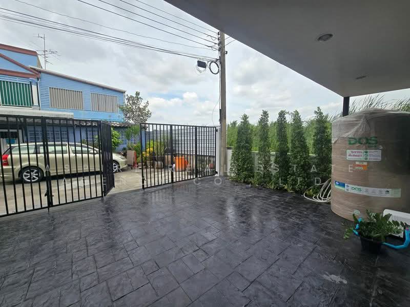 2-Storey Townhouse, Corner unit, newly renovated and ready to move in. 3 km from BTS Bang Chak, Bangkok, Bang Chak, Phra Khanong, Bangkok, 3 Bedrooms, 180 sqm, Townhouse For Sale, by Aspire Real Estate Agency Co., Ltd., 500381577 - DDproperty.com
