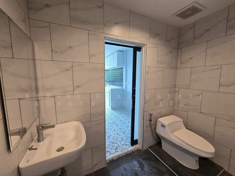 2-Storey Townhouse, Corner unit, newly renovated and ready to move in. 3 km from BTS Bang Chak, Bangkok, Bang Chak, Phra Khanong, Bangkok, 3 Bedrooms, 180 sqm, Townhouse For Sale, by Aspire Real Estate Agency Co., Ltd., 500381577 - DDproperty.com