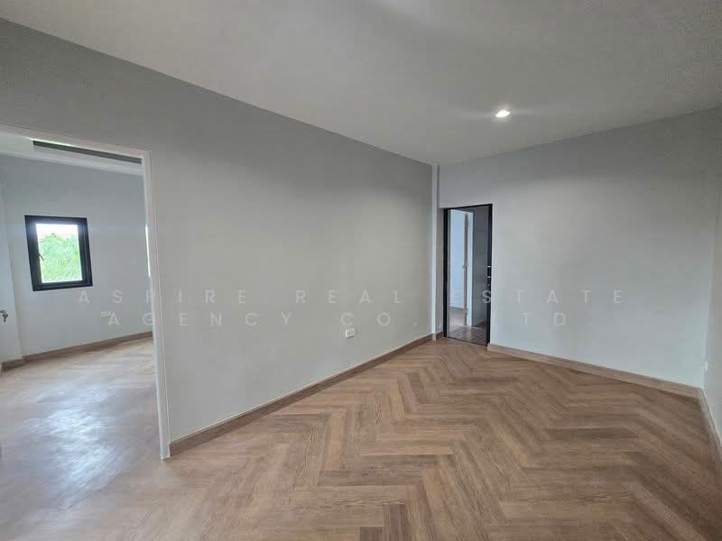 2-Storey Townhouse, Corner unit, newly renovated and ready to move in. 3 km from BTS Bang Chak, Bangkok, Bang Chak, Phra Khanong, Bangkok, 3 Bedrooms, 180 sqm, Townhouse For Sale, by Aspire Real Estate Agency Co., Ltd., 500381577 - DDproperty.com