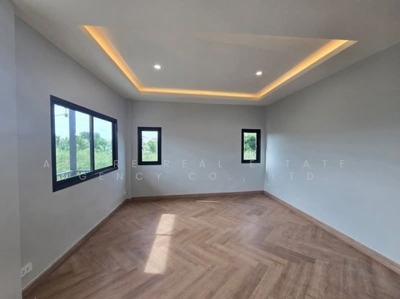2-Storey Townhouse, Corner unit, newly renovated and ready to move in. 3 km from BTS Bang Chak, Bangkok, Bang Chak, Phra Khanong, Bangkok, 3 Bedrooms, 180 sqm, Townhouse For Sale, by Aspire Real Estate Agency Co., Ltd., 500381577 - DDproperty.com
