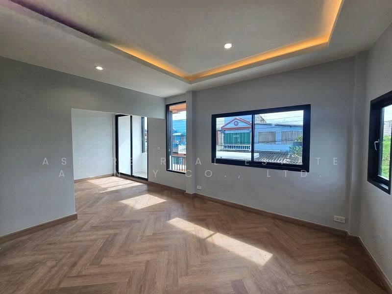 2-Storey Townhouse, Corner unit, newly renovated and ready to move in. 3 km from BTS Bang Chak, Bangkok, Bang Chak, Phra Khanong, Bangkok, 3 Bedrooms, 180 sqm, Townhouse For Sale, by Aspire Real Estate Agency Co., Ltd., 500381577 - DDproperty.com