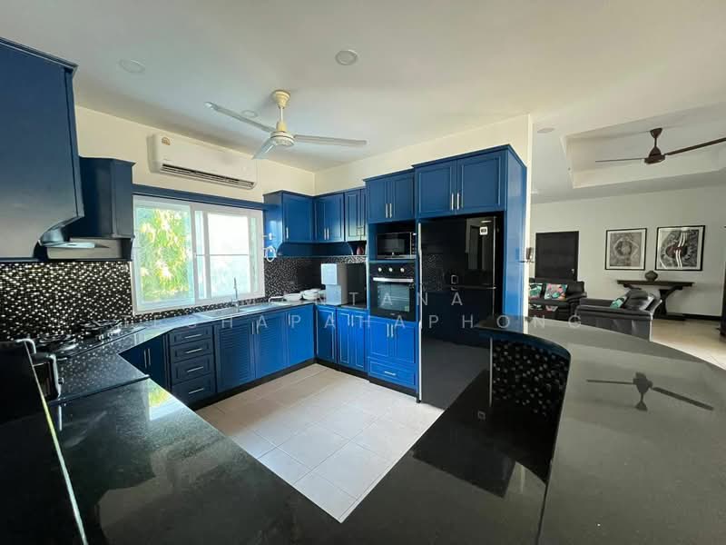 5-BR Villa, Chon Buri (Pattaya), Nong Pru, Bang Lamung (Pattaya), Chon Buri (Pattaya), 5 Bedrooms, 450 sqm, Villa For Rent, by Mantana Techapahaphong, 500381657 - DDproperty.com