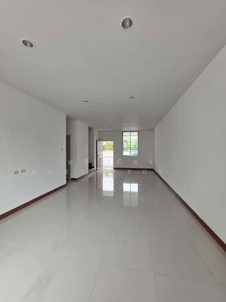 ขายทาวน์โฮมหรู บรรยากาศรีสอร์ท ราคาเพียง 2.69 ล้านบาท, Nakhon Ratchasima, Ban Ko, Muang Nakhon Ratchasima, Nakhon Ratchasima, 3 Bedrooms, 170 sqm, Townhouse For Sale, by พลิศภัสร์ โชคธนวีระกานต์, 500381726 - DDproperty.com