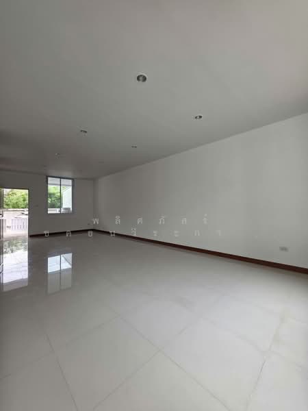 ขายทาวน์โฮมหรู บรรยากาศรีสอร์ท ราคาเพียง 2.69 ล้านบาท, Nakhon Ratchasima, Ban Ko, Muang Nakhon Ratchasima, Nakhon Ratchasima, 3 Bedrooms, 170 sqm, Townhouse For Sale, by พลิศภัสร์ โชคธนวีระกานต์, 500381726 - DDproperty.com