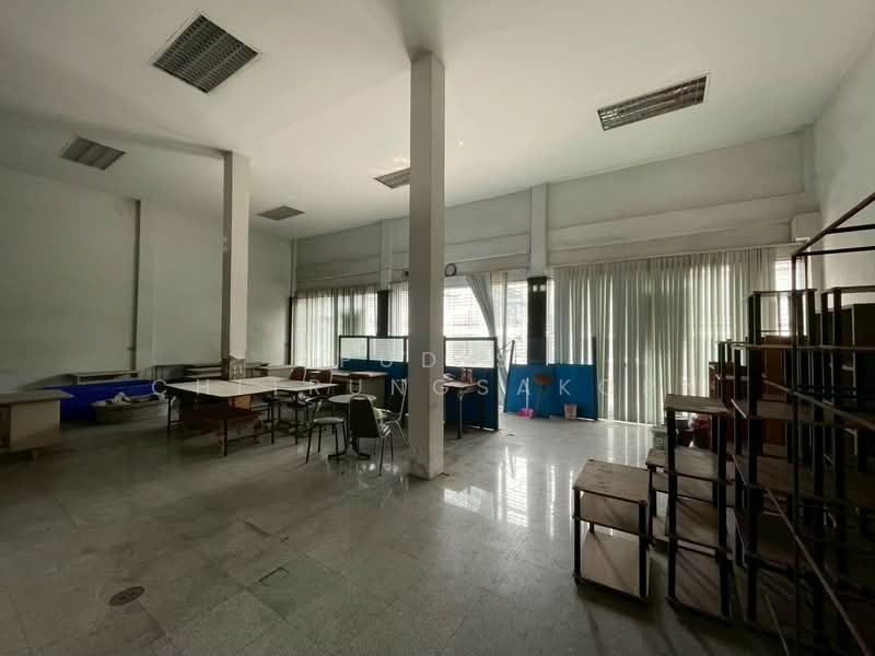 Commercial Building for Rent / Sale – On Nut Road, Bangkok, Suan Luang, Bangkok, , 900 sqm, Shophouse For Rent, by Pudis Chitrungsakorn, 500381861 - DDproperty.com