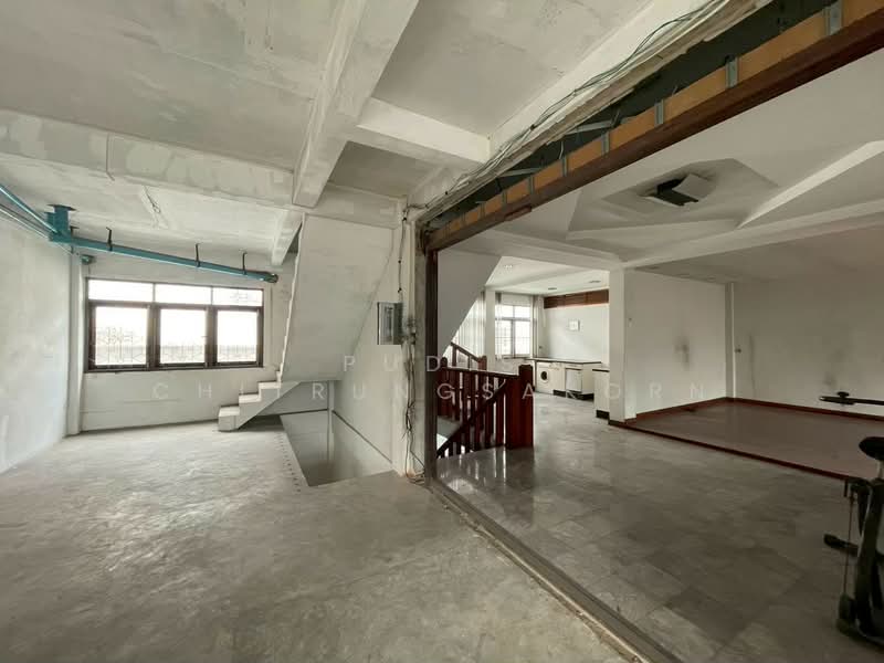 Commercial Building for Rent / Sale – On Nut Road, Bangkok, Suan Luang, Bangkok, , 900 sqm, Shophouse For Rent, by Pudis Chitrungsakorn, 500381861 - DDproperty.com