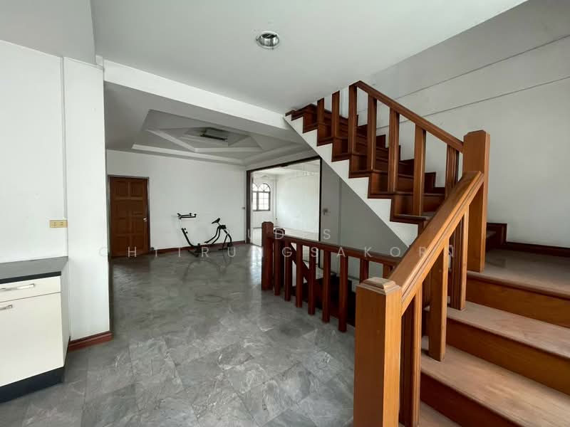 Commercial Building for Rent / Sale – On Nut Road, Bangkok, Suan Luang, Bangkok, , 900 sqm, Shophouse For Rent, by Pudis Chitrungsakorn, 500381861 - DDproperty.com