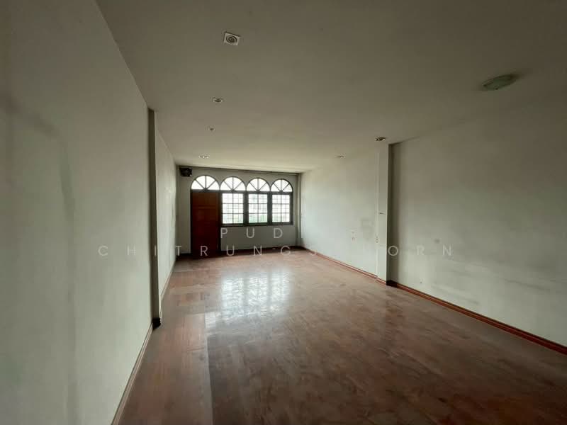 Commercial Building for Rent / Sale – On Nut Road, Bangkok, Suan Luang, Bangkok, , 900 sqm, Shophouse For Rent, by Pudis Chitrungsakorn, 500381861 - DDproperty.com