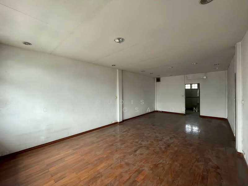 Commercial Building for Rent / Sale – On Nut Road, Bangkok, Suan Luang, Bangkok, , 900 sqm, Shophouse For Rent, by Pudis Chitrungsakorn, 500381861 - DDproperty.com