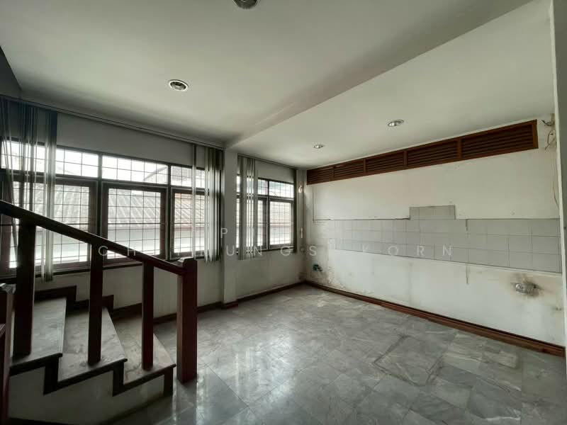 Commercial Building for Rent / Sale – On Nut Road, Bangkok, Suan Luang, Bangkok, , 900 sqm, Shophouse For Rent, by Pudis Chitrungsakorn, 500381861 - DDproperty.com