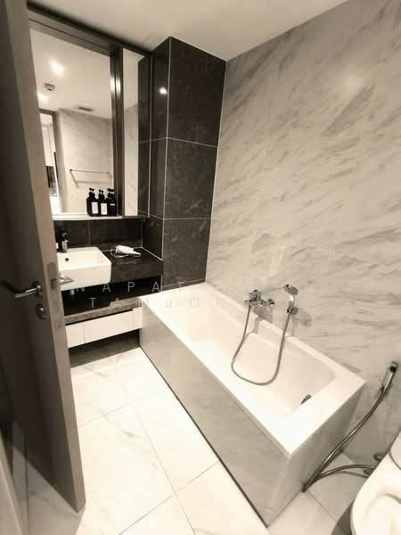 Fynn Asoke, Bangkok, 28 Sukhumvit 10 Alley, Khlong Toei, Bangkok, 1 Bedroom, 42 sqm, Condo For Rent, by Napatsawan Tamjorhor, 500381980 - DDproperty.com