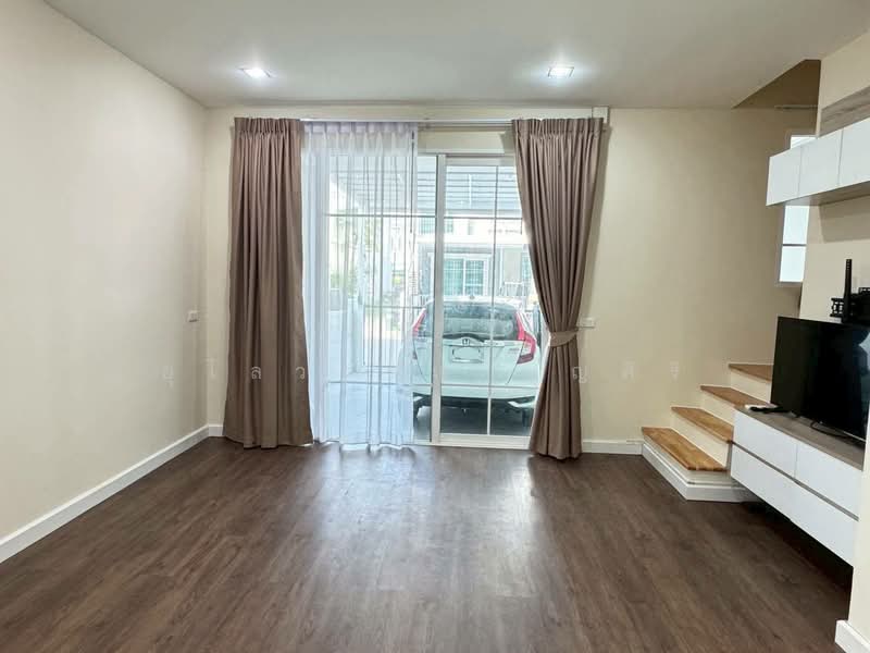 Golden Town Sukhumvit-Bearing Station, Samut Prakan, Soi Tesabansamrongtai 6, Sam Rong, Phra Pra Daeng, Samut Prakan, 4 Bedrooms, 117 sqm, Townhouse For Rent, by Ulaiwan Boonsiri, 500381989 - DDproperty.com