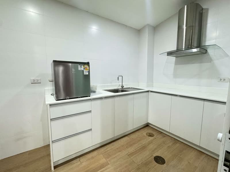 Golden Town Sukhumvit-Bearing Station, Samut Prakan, Soi Tesabansamrongtai 6, Sam Rong, Phra Pra Daeng, Samut Prakan, 4 Bedrooms, 117 sqm, Townhouse For Rent, by Ulaiwan Boonsiri, 500381989 - DDproperty.com