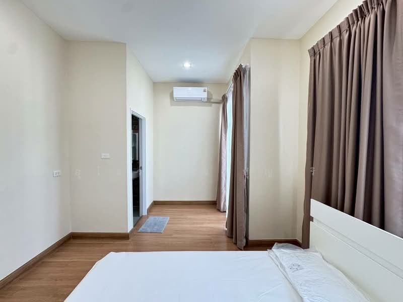 Golden Town Sukhumvit-Bearing Station, Samut Prakan, Soi Tesabansamrongtai 6, Sam Rong, Phra Pra Daeng, Samut Prakan, 4 Bedrooms, 117 sqm, Townhouse For Rent, by Ulaiwan Boonsiri, 500381989 - DDproperty.com
