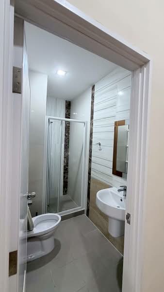 Golden Town Sukhumvit-Bearing Station, Samut Prakan, Soi Tesabansamrongtai 6, Sam Rong, Phra Pra Daeng, Samut Prakan, 4 Bedrooms, 117 sqm, Townhouse For Rent, by Ulaiwan Boonsiri, 500381989 - DDproperty.com