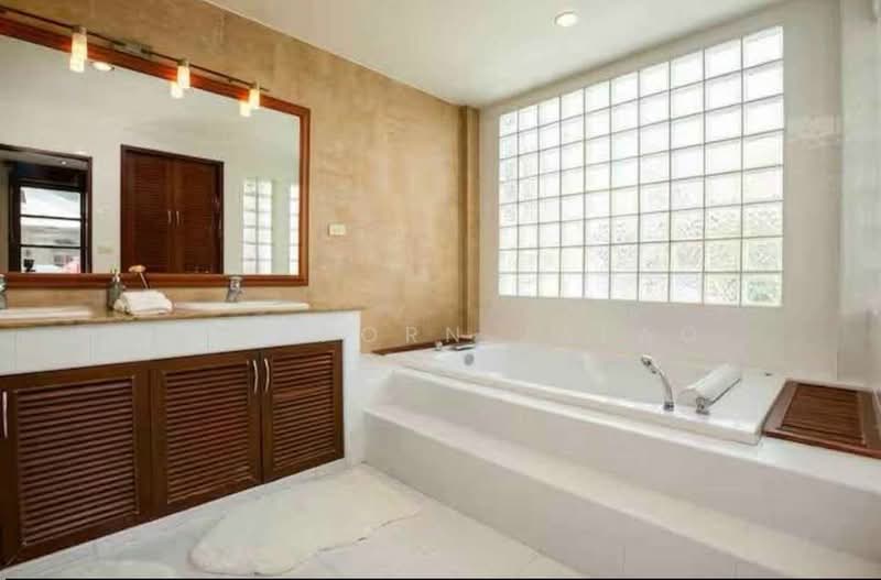 4-BR Townhouse, Bangkok, Khlong Tan Nua, Watthana, Bangkok, 4 Bedrooms, 440 sqm, Townhouse For Rent, by Sataporn Jalao, 500382010 - DDproperty.com