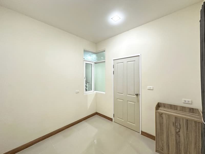 Golden Town 2 Ladprao-Kaset Nawamin, Bangkok, Soi Nawamin 42 Yak 27, Khlong Kum, Bueng Kum, Bangkok, 4 Bedrooms, 120 sqm, Townhouse For Sale, by คุณ ศศิวิภา พูลทา, 500382397 - DDproperty.com