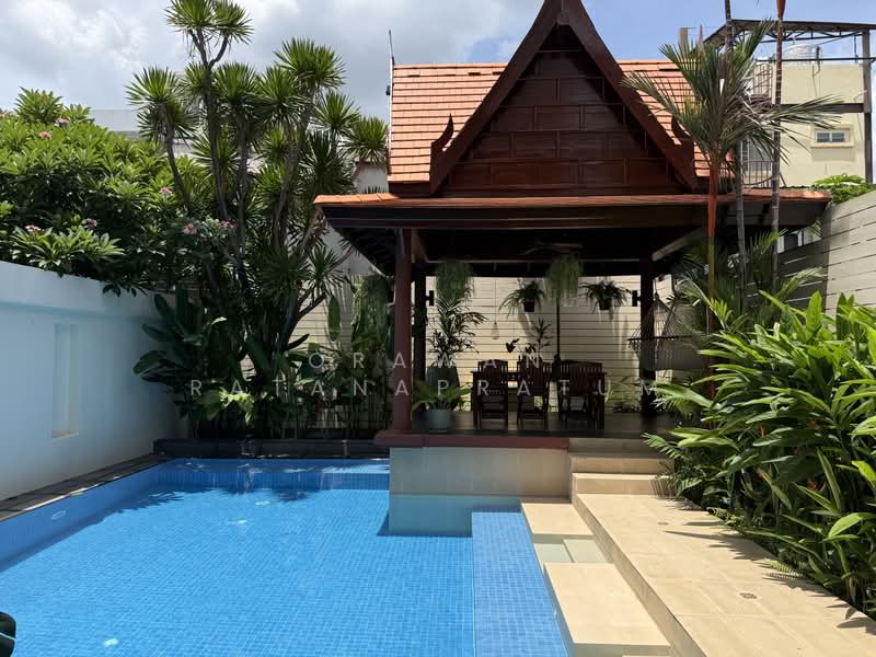 Villa in soi sukhumvit 31, Bangkok, Soi Sawatdi, Khlong Tan Nua, Watthana, Bangkok, 4 Bedrooms, 450 sqm, Semi-Detached House (Twin House) For Rent, by Orawan Ratanapratum, 500382555 - DDproperty.com