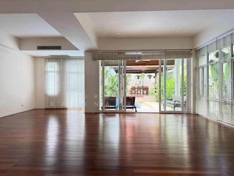 Villa in soi sukhumvit 31, Bangkok, Soi Sawatdi, Khlong Tan Nua, Watthana, Bangkok, 4 Bedrooms, 450 sqm, Semi-Detached House (Twin House) For Rent, by Orawan Ratanapratum, 500382555 - DDproperty.com
