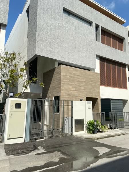 Parc Priva, Bangkok, Thiam Ruammit Road, Huai Khwang, Bangkok, 4 Bedrooms, 400 sqm, Single Detached House For Sale, by Surasak Satho, 500382556 - DDproperty.com